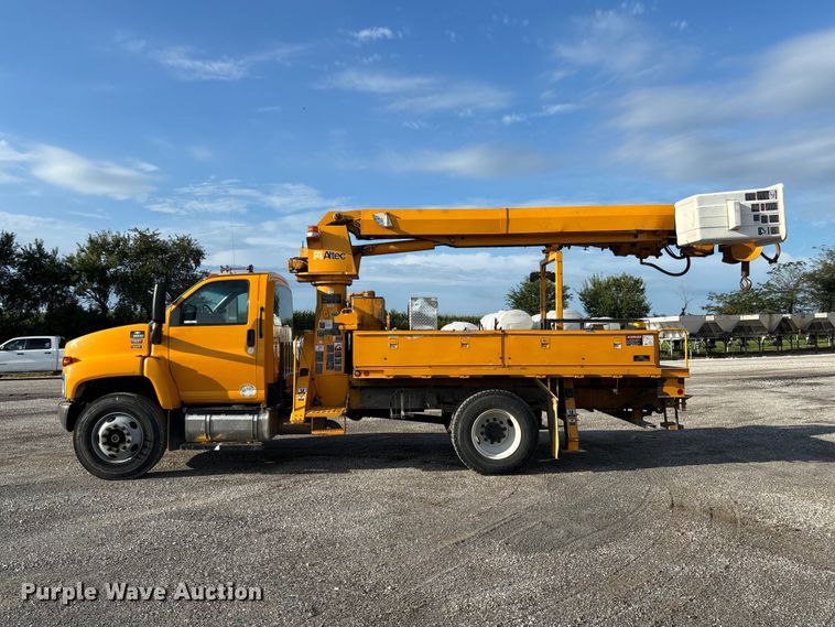 image for item DZ4640 2006 Chevrolet C8500 digger derrick truck