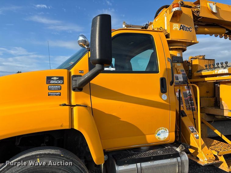 image for item DZ4640 2006 Chevrolet C8500 digger derrick truck