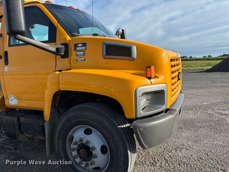 image for item DZ4640 2006 Chevrolet C8500 digger derrick truck