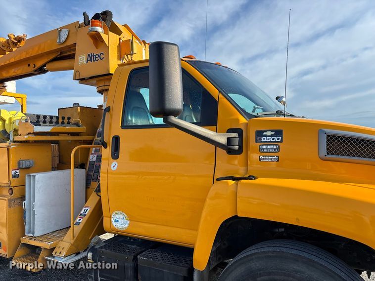 image for item DZ4640 2006 Chevrolet C8500 digger derrick truck