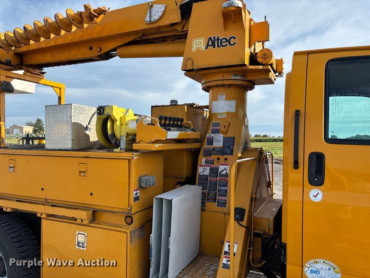 image for item DZ4640 2006 Chevrolet C8500 digger derrick truck