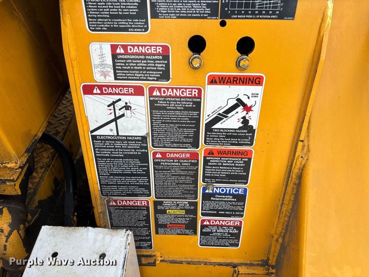 image for item DZ4640 2006 Chevrolet C8500 digger derrick truck