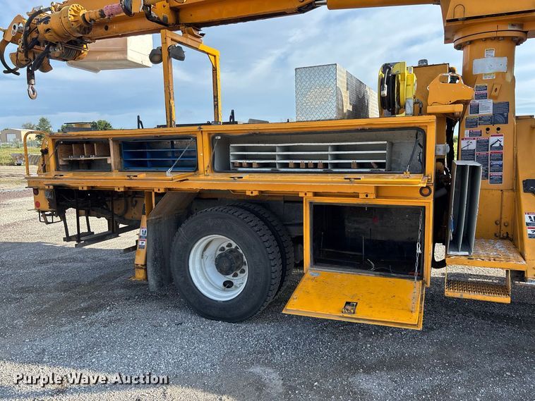 image for item DZ4640 2006 Chevrolet C8500 digger derrick truck