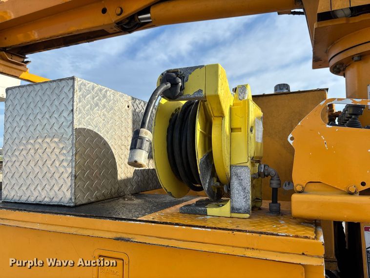 image for item DZ4640 2006 Chevrolet C8500 digger derrick truck