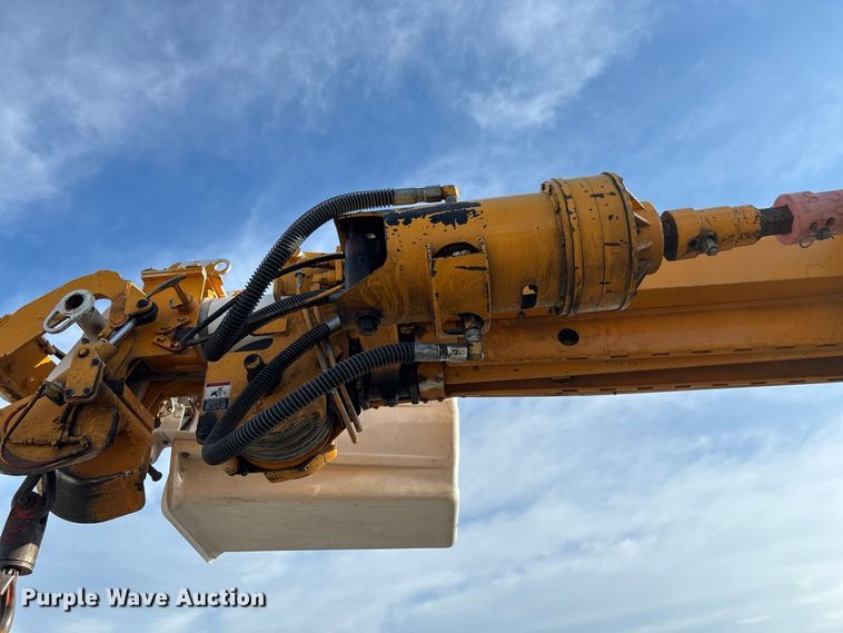 image for item DZ4640 2006 Chevrolet C8500 digger derrick truck