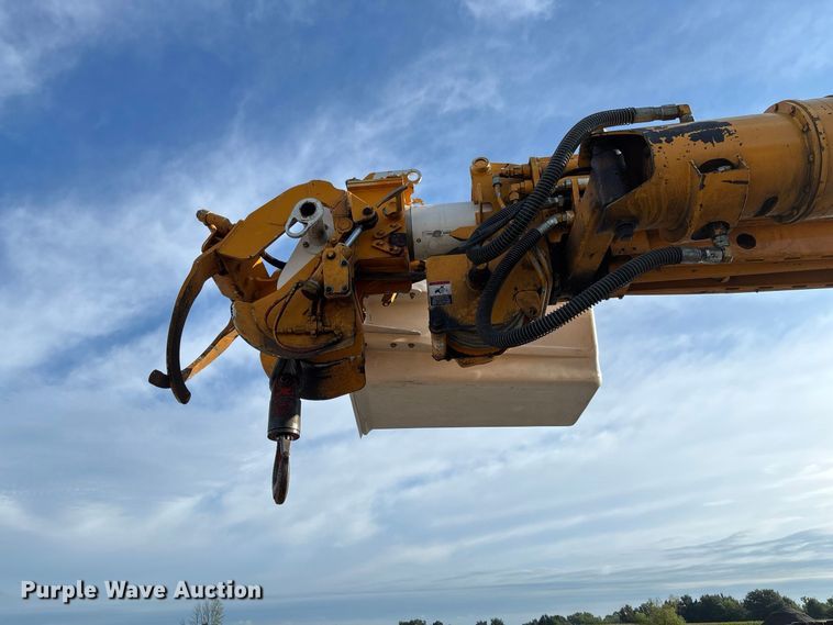 image for item DZ4640 2006 Chevrolet C8500 digger derrick truck