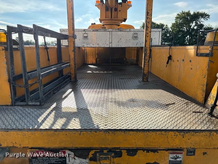 image for item DZ4640 2006 Chevrolet C8500 digger derrick truck