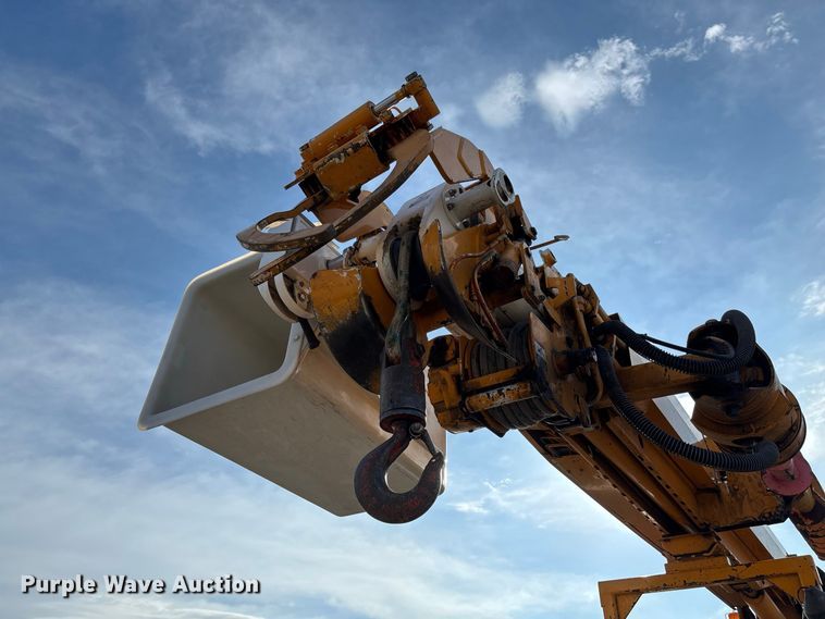 image for item DZ4640 2006 Chevrolet C8500 digger derrick truck