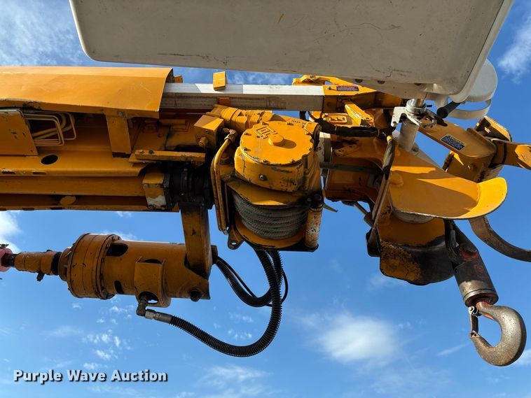 image for item DZ4640 2006 Chevrolet C8500 digger derrick truck