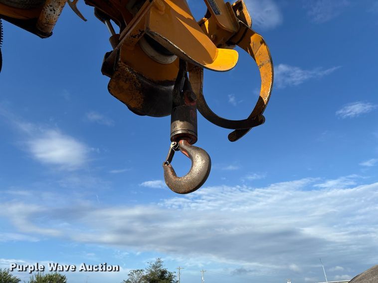 image for item DZ4640 2006 Chevrolet C8500 digger derrick truck