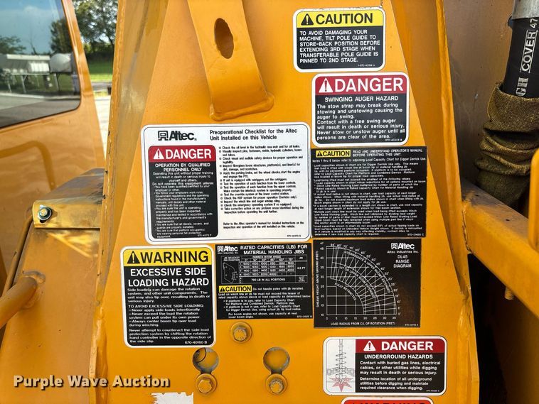 image for item DZ4640 2006 Chevrolet C8500 digger derrick truck