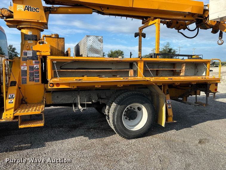 image for item DZ4640 2006 Chevrolet C8500 digger derrick truck