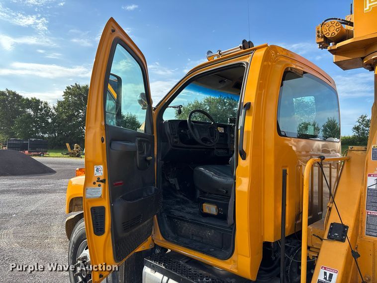 image for item DZ4640 2006 Chevrolet C8500 digger derrick truck
