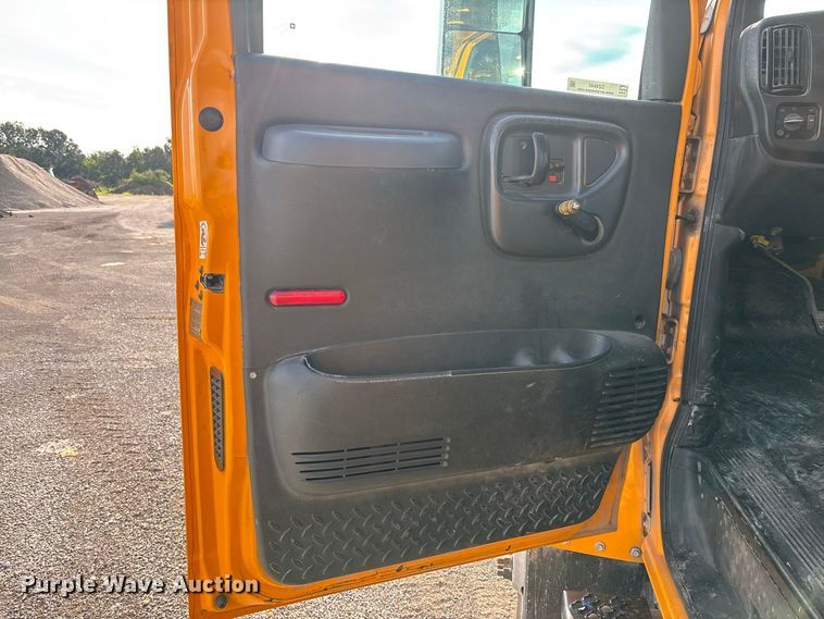 image for item DZ4640 2006 Chevrolet C8500 digger derrick truck