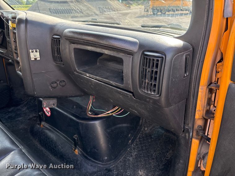 image for item DZ4640 2006 Chevrolet C8500 digger derrick truck