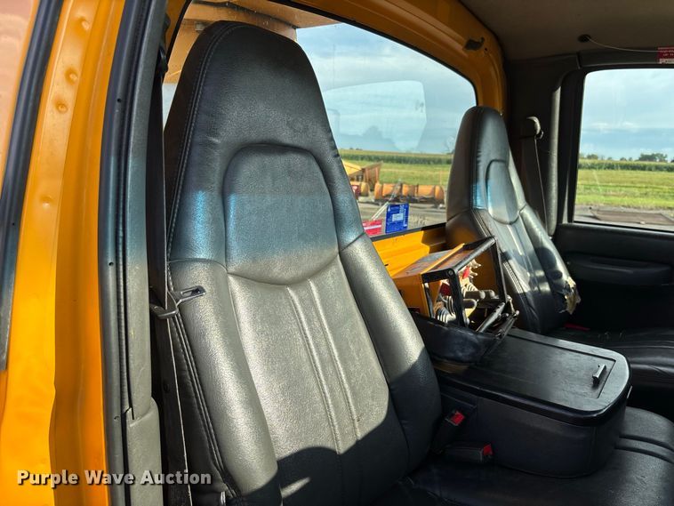 image for item DZ4640 2006 Chevrolet C8500 digger derrick truck