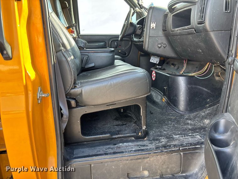 image for item DZ4640 2006 Chevrolet C8500 digger derrick truck