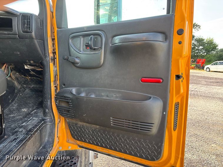 image for item DZ4640 2006 Chevrolet C8500 digger derrick truck