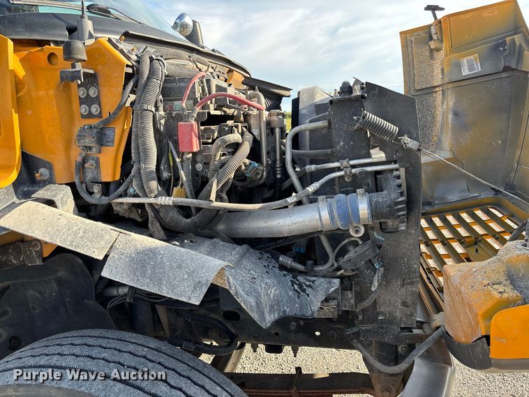 image for item DZ4640 2006 Chevrolet C8500 digger derrick truck