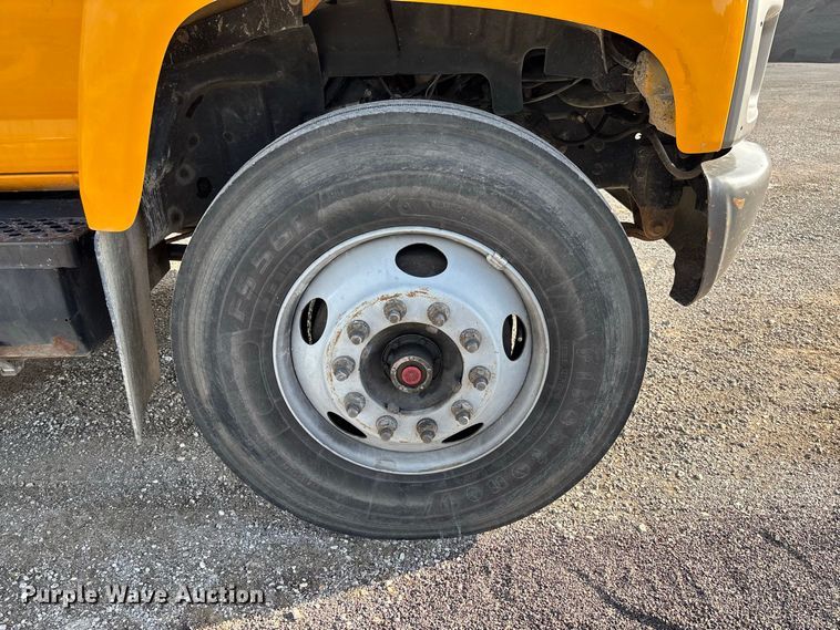 image for item DZ4640 2006 Chevrolet C8500 digger derrick truck