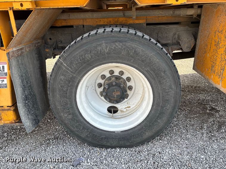 image for item DZ4640 2006 Chevrolet C8500 digger derrick truck