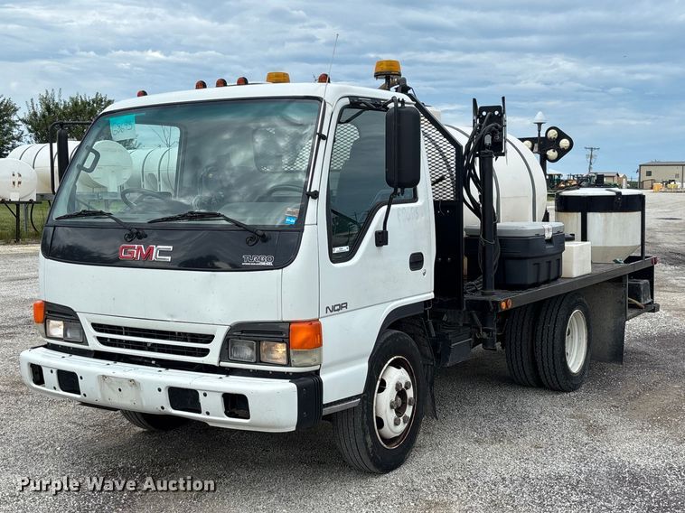image for item DZ4641 2001 Isuzu NQR flatbed truck