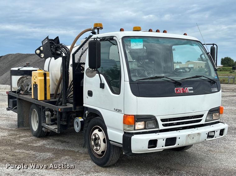 image for item DZ4641 2001 Isuzu NQR flatbed truck