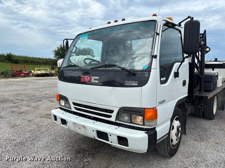 image for item DZ4641 2001 Isuzu NQR flatbed truck