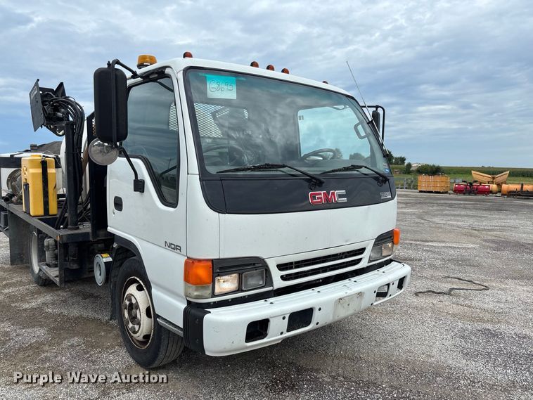 image for item DZ4641 2001 Isuzu NQR flatbed truck