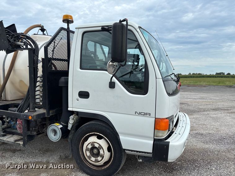 image for item DZ4641 2001 Isuzu NQR flatbed truck