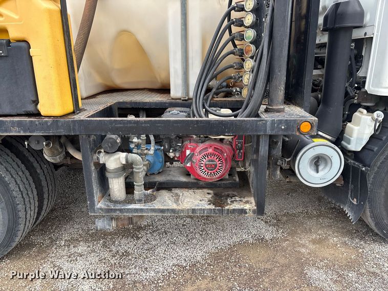 image for item DZ4641 2001 Isuzu NQR flatbed truck