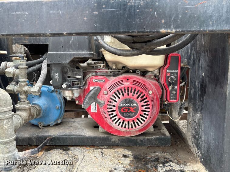 image for item DZ4641 2001 Isuzu NQR flatbed truck