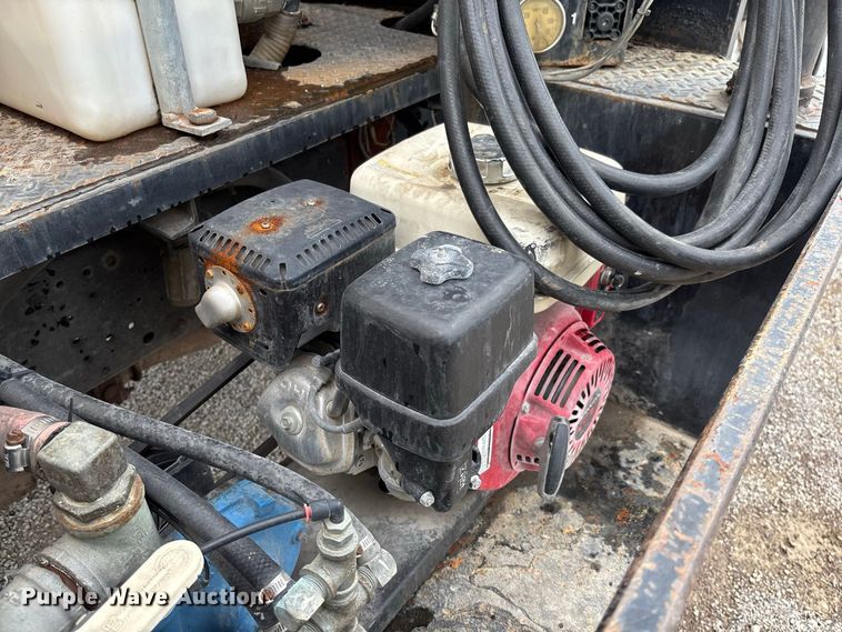 image for item DZ4641 2001 Isuzu NQR flatbed truck