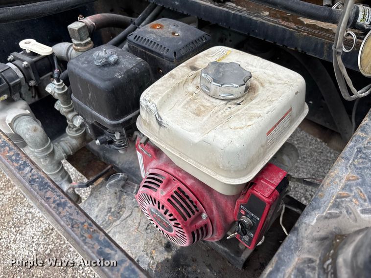 image for item DZ4641 2001 Isuzu NQR flatbed truck