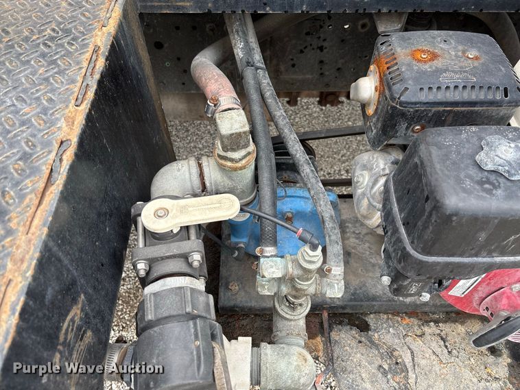 image for item DZ4641 2001 Isuzu NQR flatbed truck