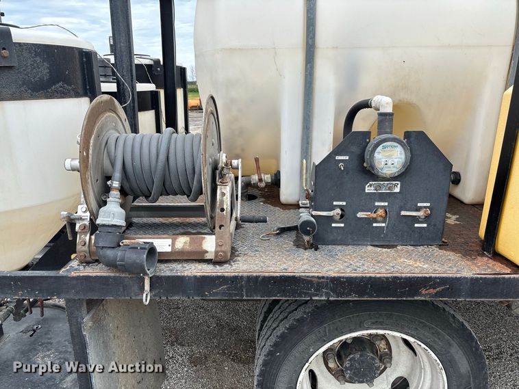 image for item DZ4641 2001 Isuzu NQR flatbed truck