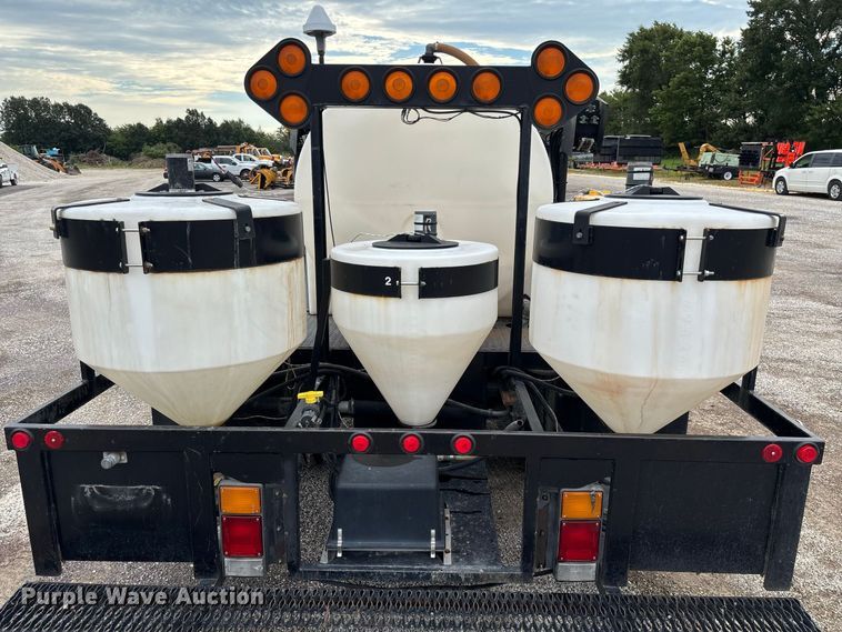 image for item DZ4641 2001 Isuzu NQR flatbed truck