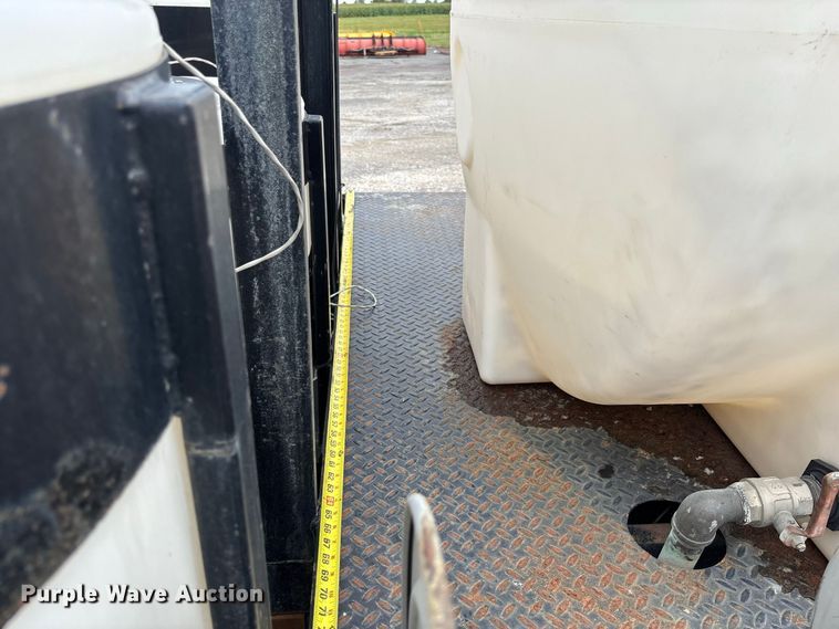 image for item DZ4641 2001 Isuzu NQR flatbed truck