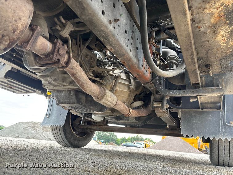 image for item DZ4641 2001 Isuzu NQR flatbed truck
