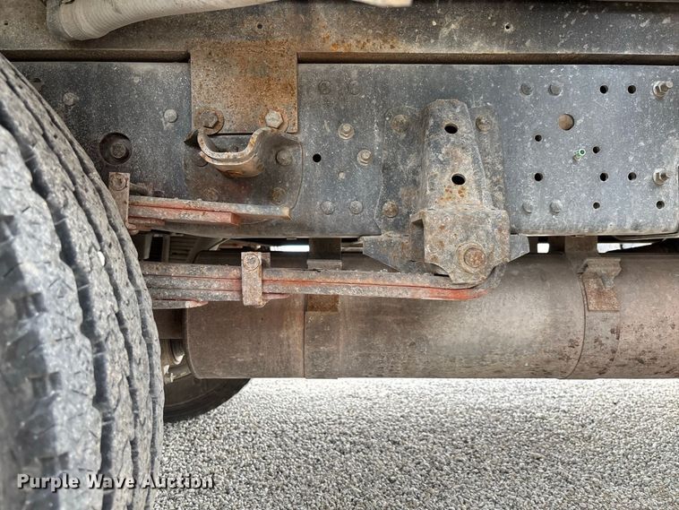 image for item DZ4641 2001 Isuzu NQR flatbed truck