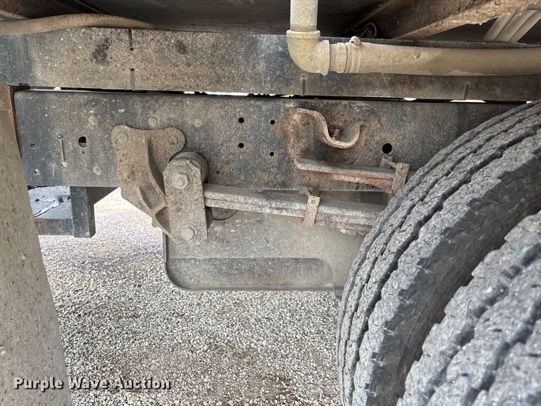 image for item DZ4641 2001 Isuzu NQR flatbed truck