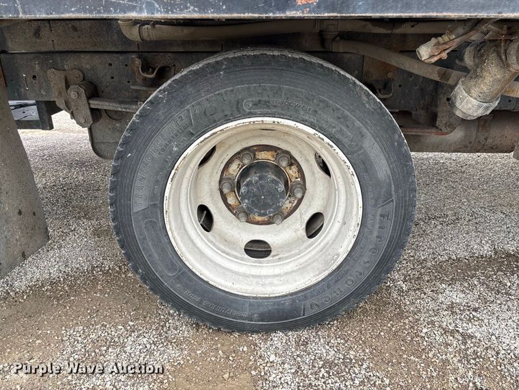 image for item DZ4641 2001 Isuzu NQR flatbed truck