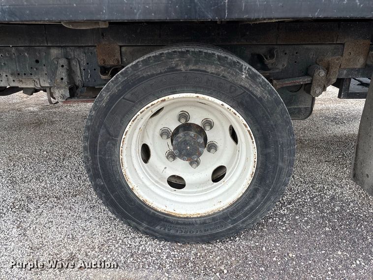 image for item DZ4641 2001 Isuzu NQR flatbed truck