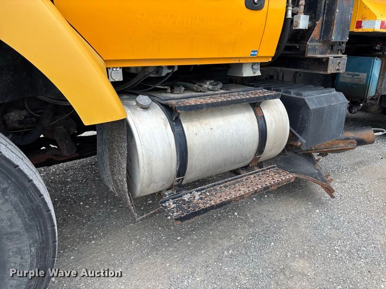 image for item DZ4642 2011 International WorkStar 7500 dump truck