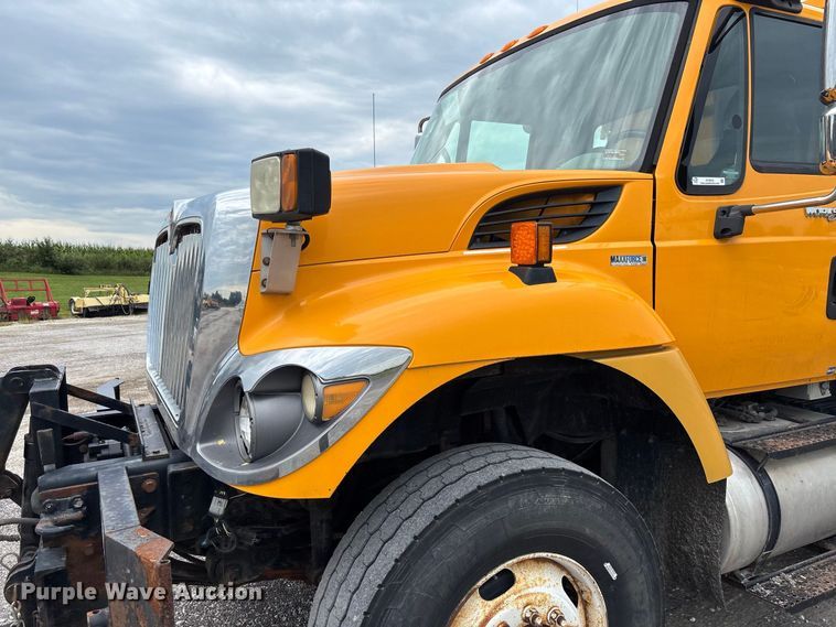 image for item DZ4642 2011 International WorkStar 7500 dump truck