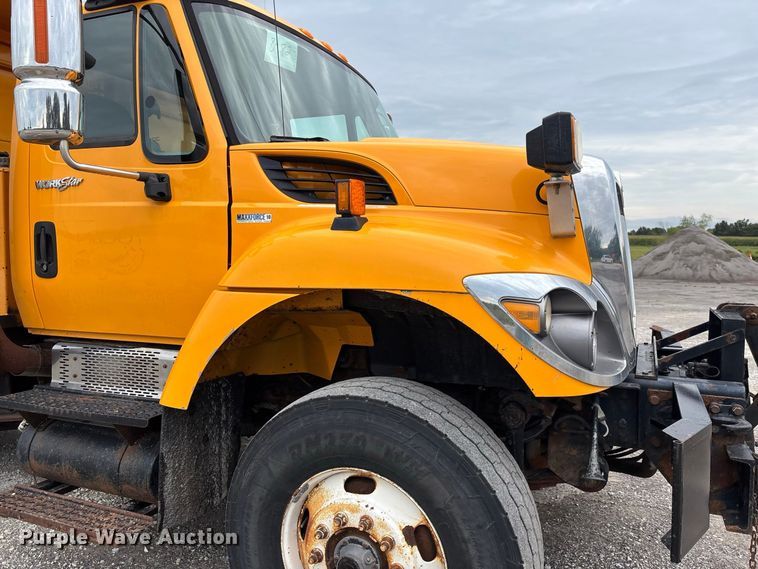 image for item DZ4642 2011 International WorkStar 7500 dump truck