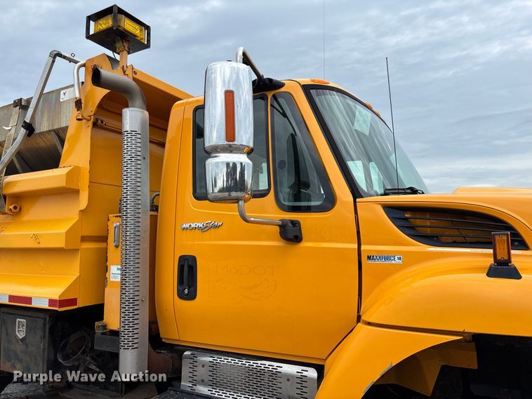 image for item DZ4642 2011 International WorkStar 7500 dump truck