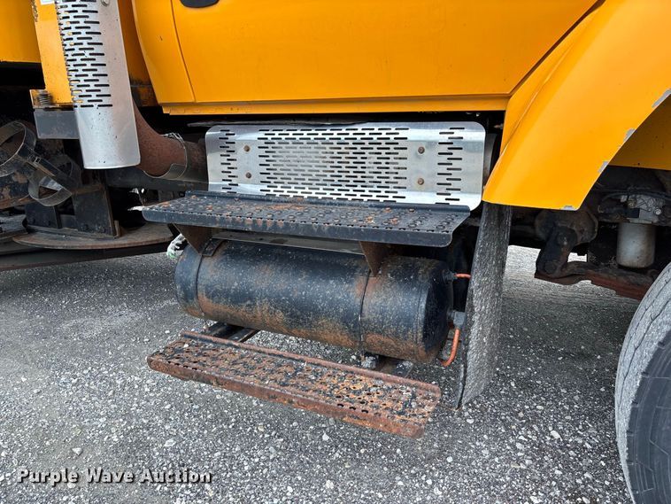 image for item DZ4642 2011 International WorkStar 7500 dump truck