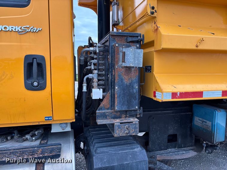 image for item DZ4642 2011 International WorkStar 7500 dump truck