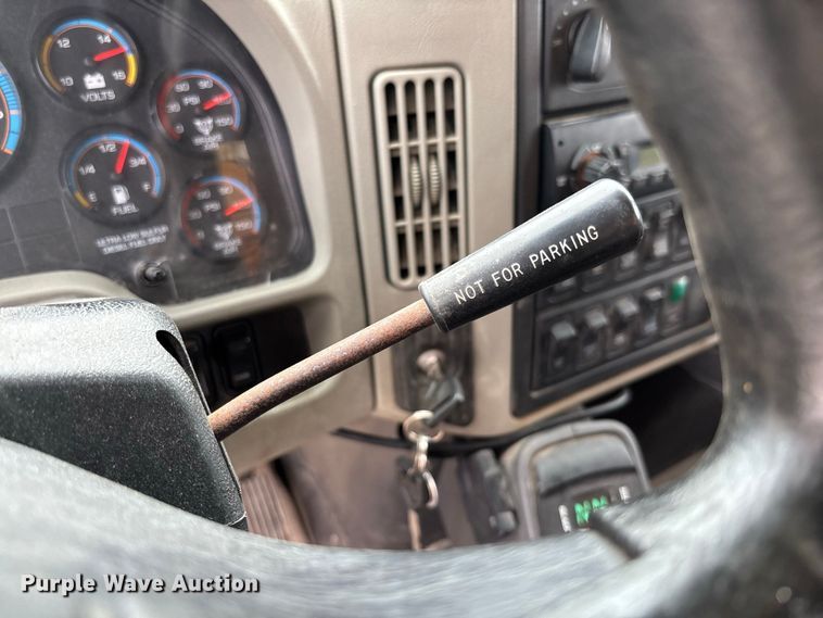 image for item DZ4642 2011 International WorkStar 7500 dump truck